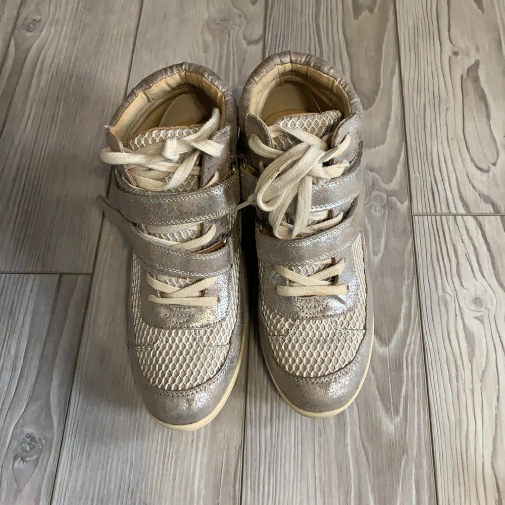 Madden Girl 5.5 wedged sneakers